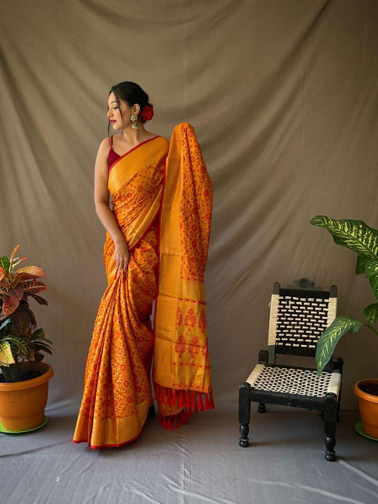 Light Gold Pure Khaddi Georgette Banarasi Silk Saree Floral Meenakari  Sarees Banarasi Handwoven Pure Saree SILK MARK CERTIFIED - Etsy